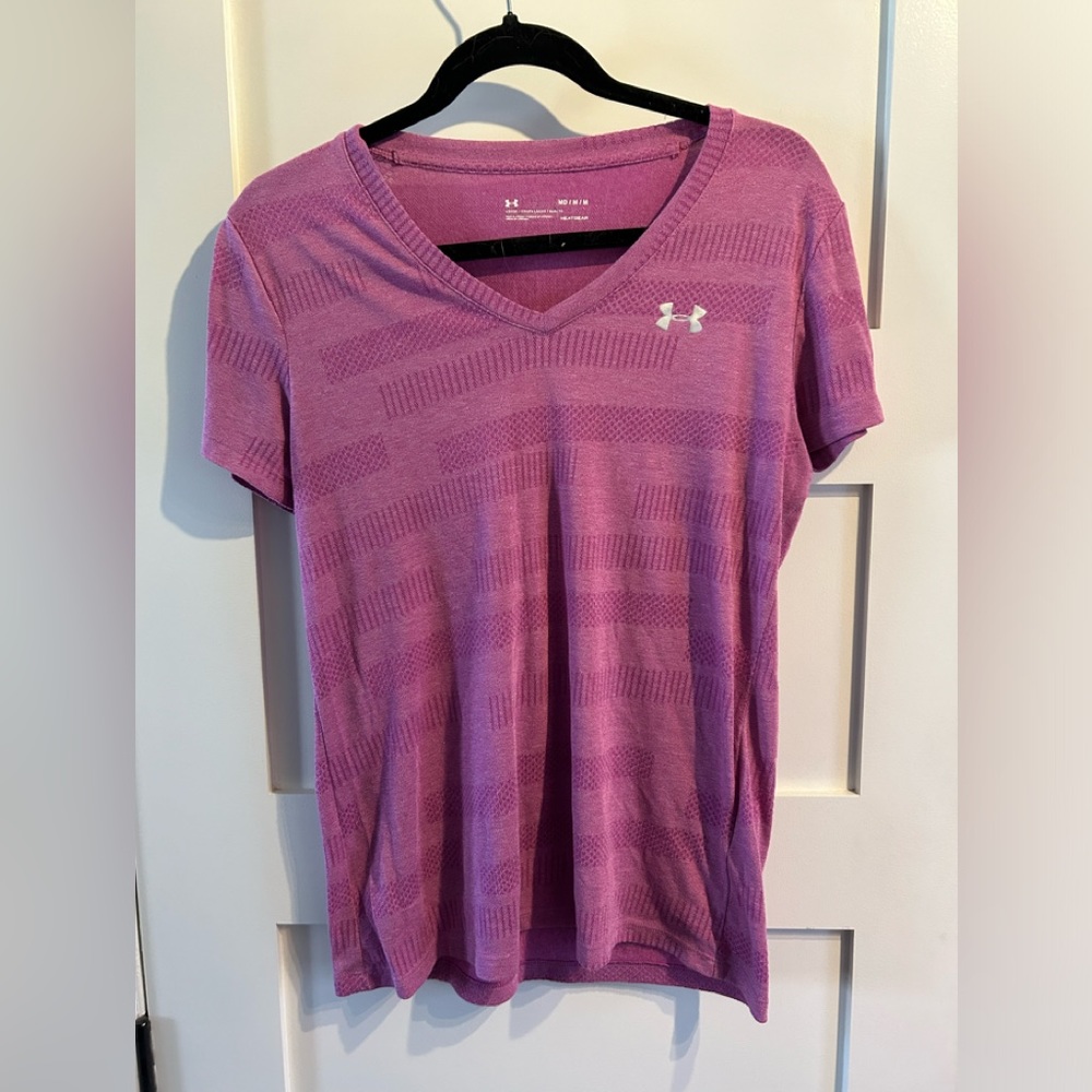 Loose fitting t-shirt under armour - size medium